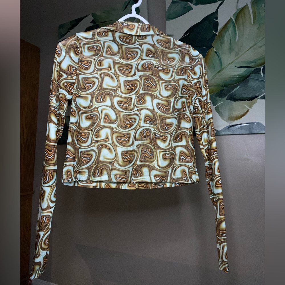 Cropped patterned button-up - Picture 8 of 9
